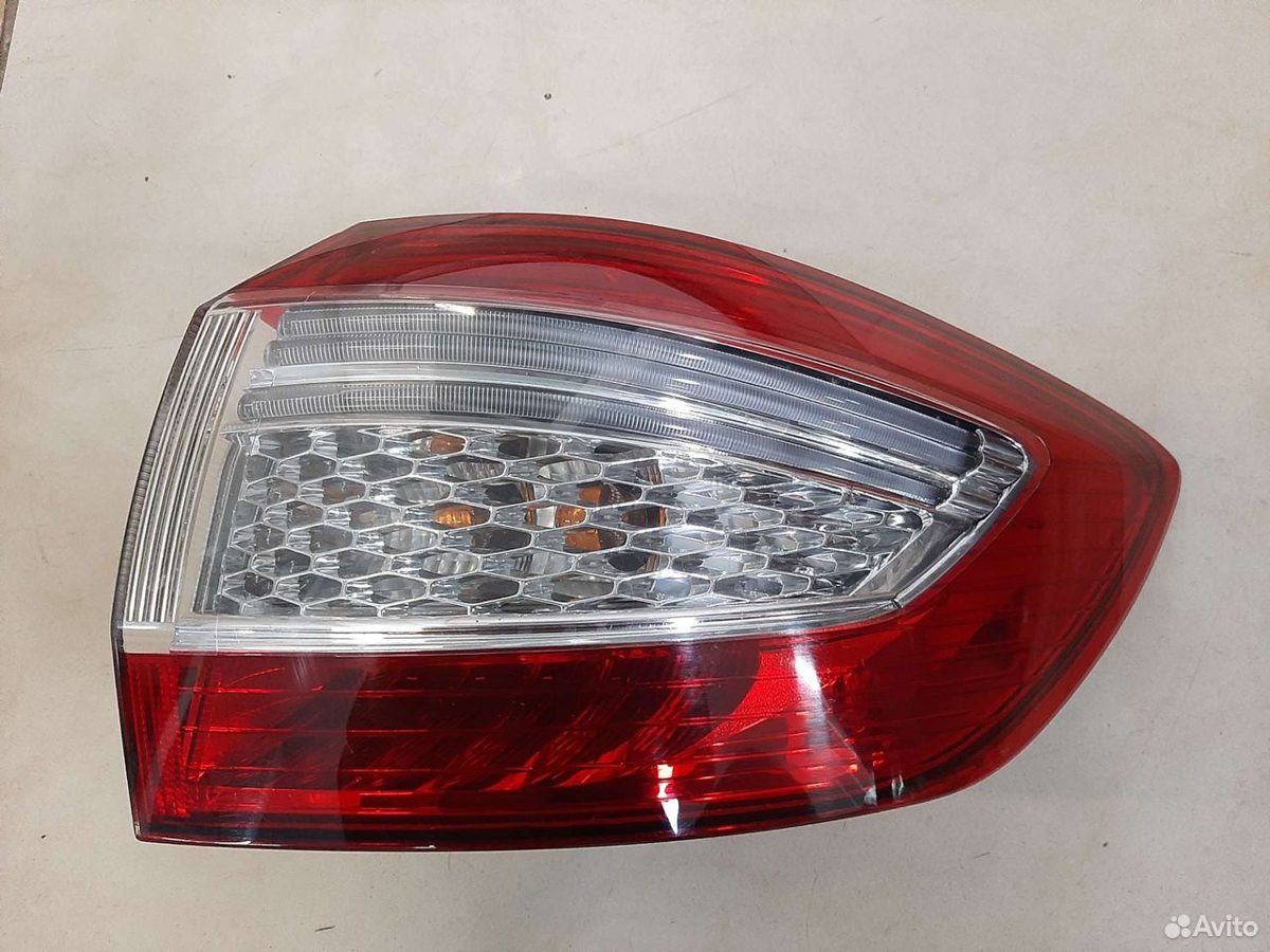 Фонарь задний правый уневерсал Ford Mondeo 4