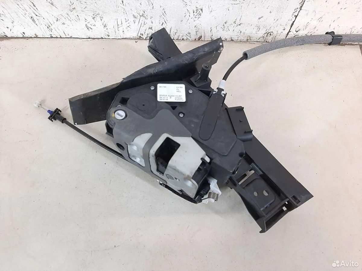 Замок двери задний левый Ford Focus 3