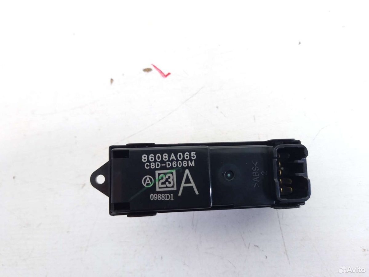 Кнопка стеклоподъемника передняя Mitsubishi Lancer — фото 3