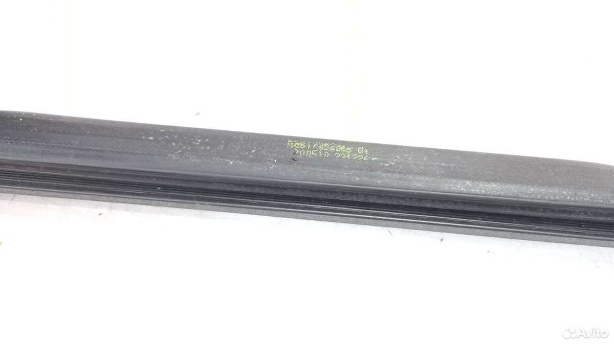 Уплотнитель заднего стекла Mercedes W251 R350 — фото 3