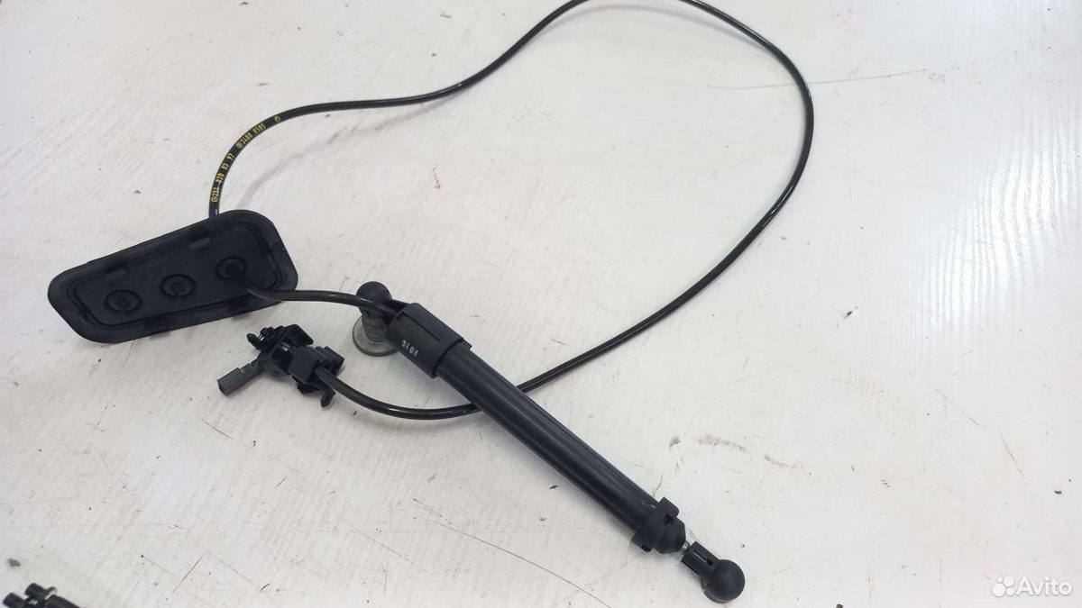 Концевик крышки багажника Mercedes W251 R350