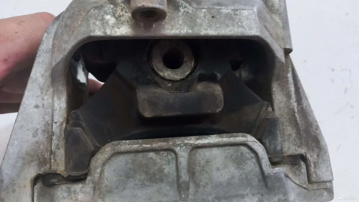 Опора двигателя правая Skoda Octavia A5 — фото 2