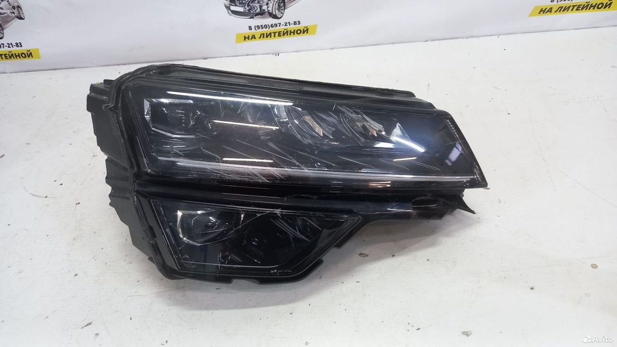 Фара правая LED Skoda Karoq