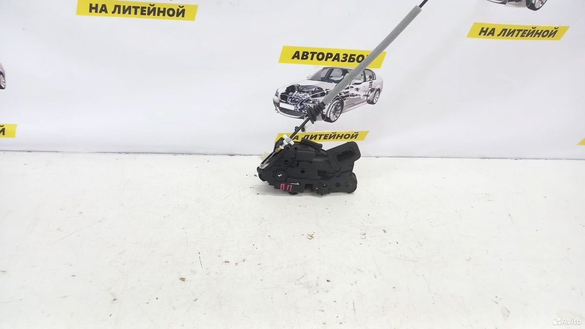 Замок двери передний правый Volkswagen Polo 5