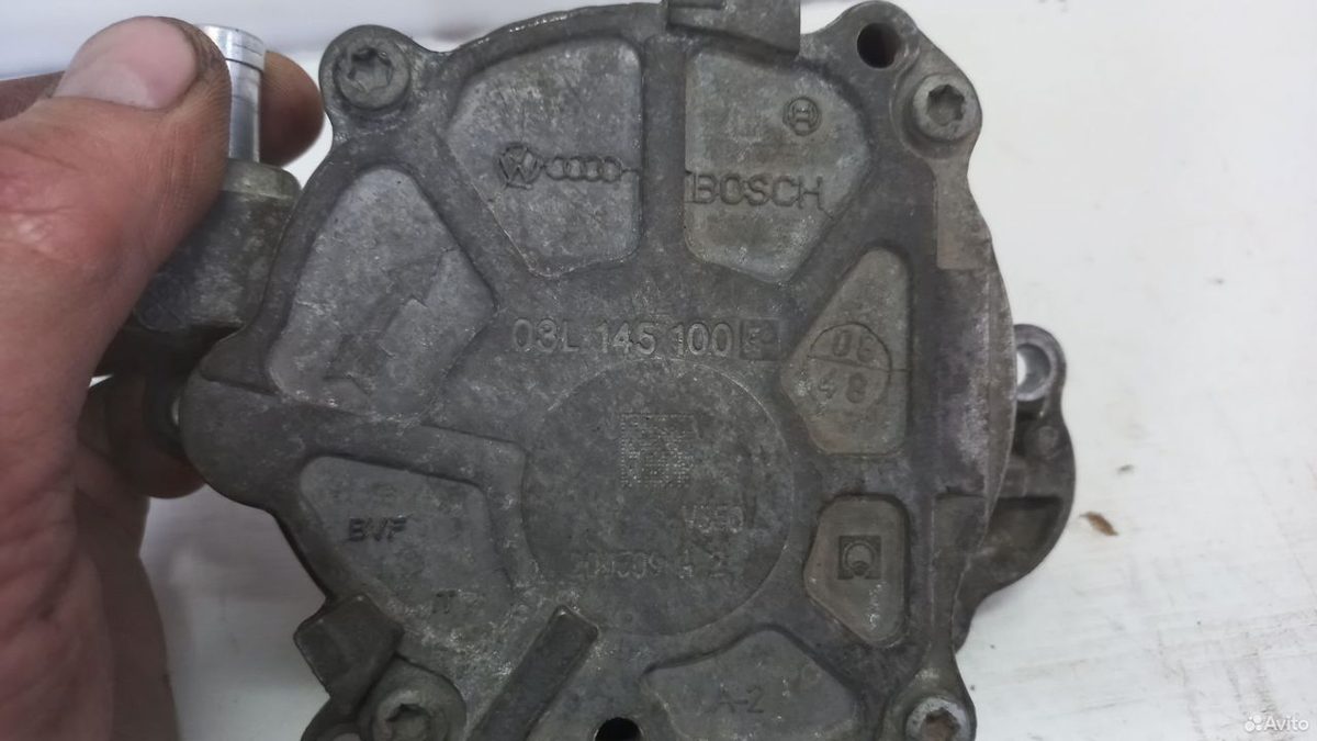 Насос вакуумный 2.0 CBA Volkswagen Tiguan 1 — фото 4