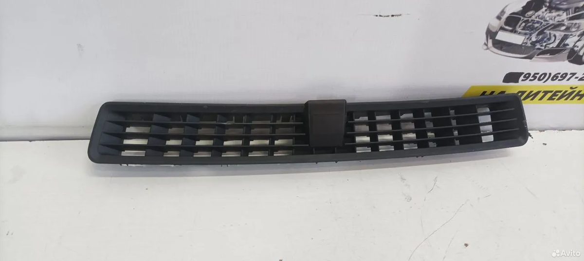 Решетка в торпедо Skoda Karoq