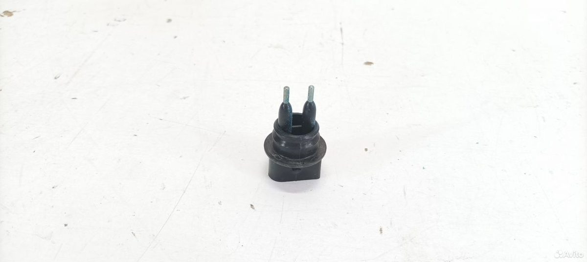 Датчик уровня омывателя Volkswagen Touareg 1