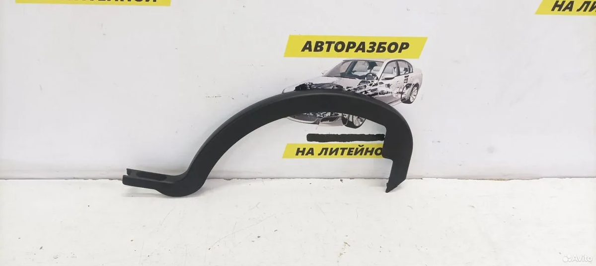 Накладка петли багажника правая Toyota Camry XV70