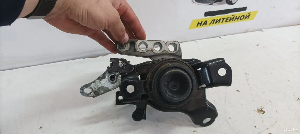 Подушка двигателя правая A25A Toyota Camry XV70 — фото 4