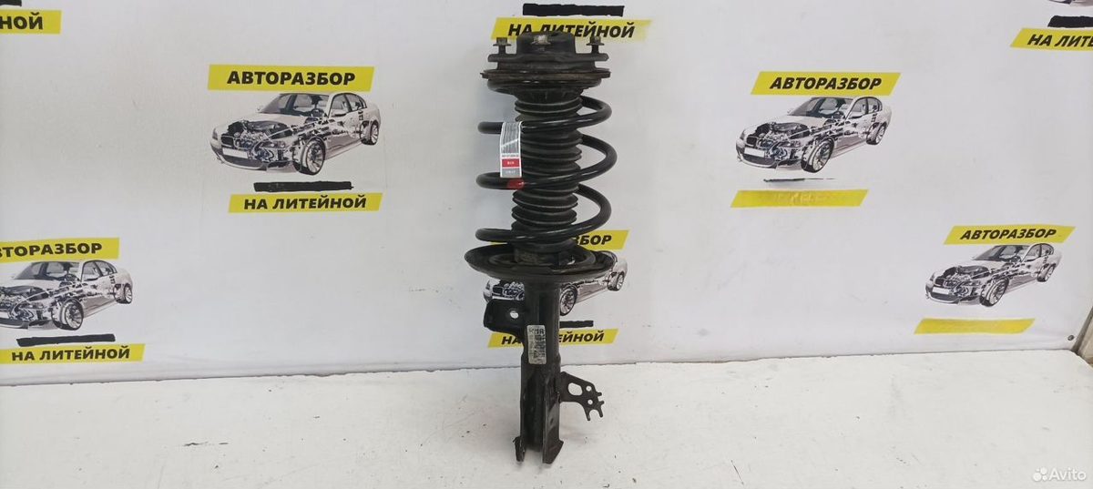 Амортизатор передний правый Toyota Camry XV70