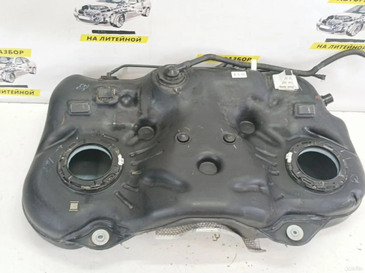 Топливный бак 4 WD Toyota Camry XV70