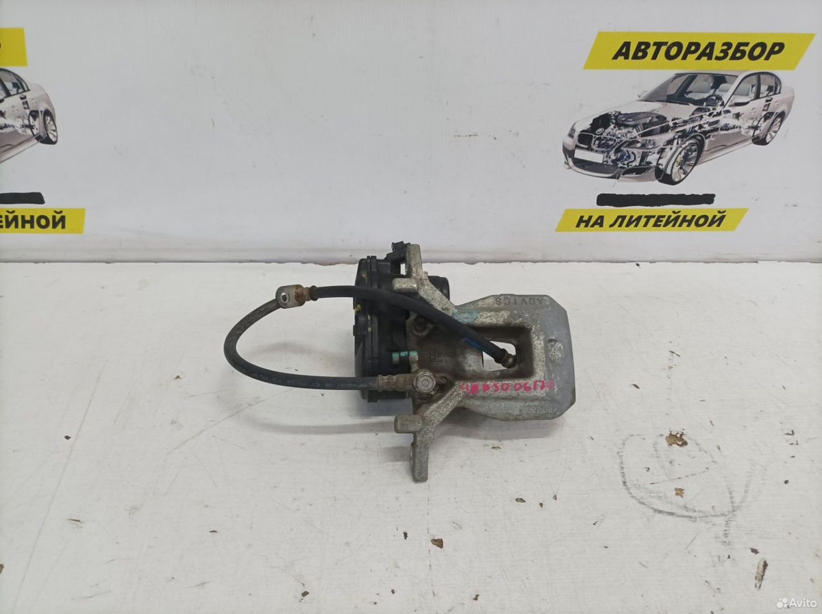 Суппорт задний правый Toyota Camry XV70