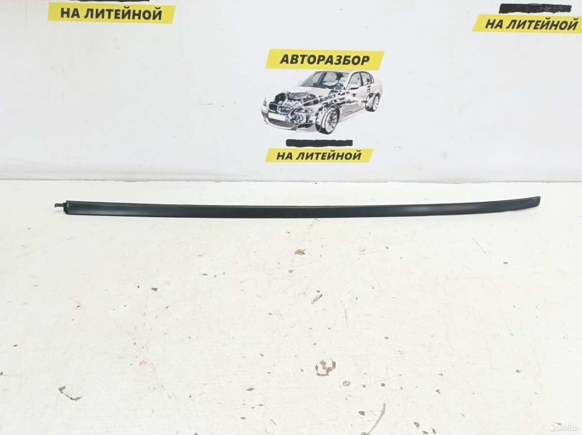Молдинг лобового стекла левый Toyota Camry XV70