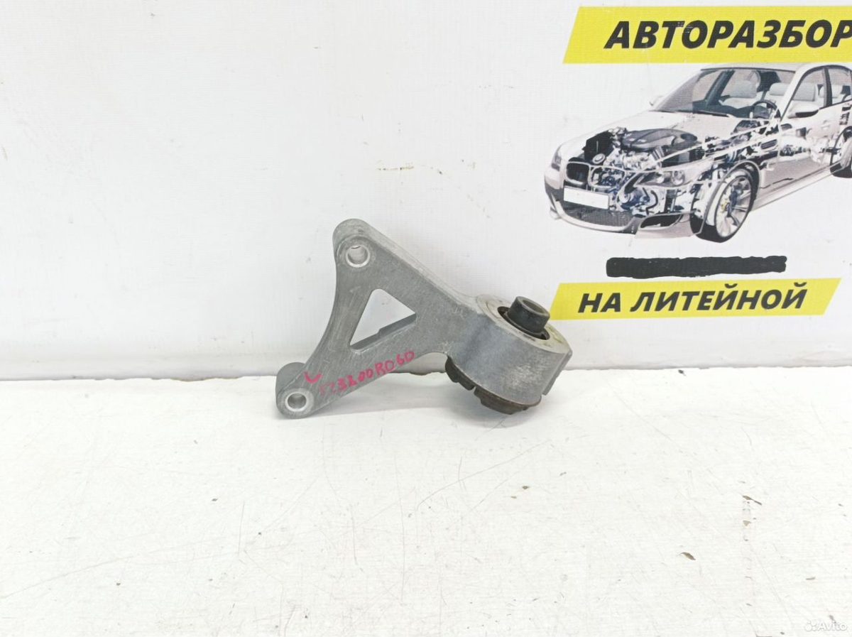 Кронштейн редуктора задний левый Toyota Camry XV70