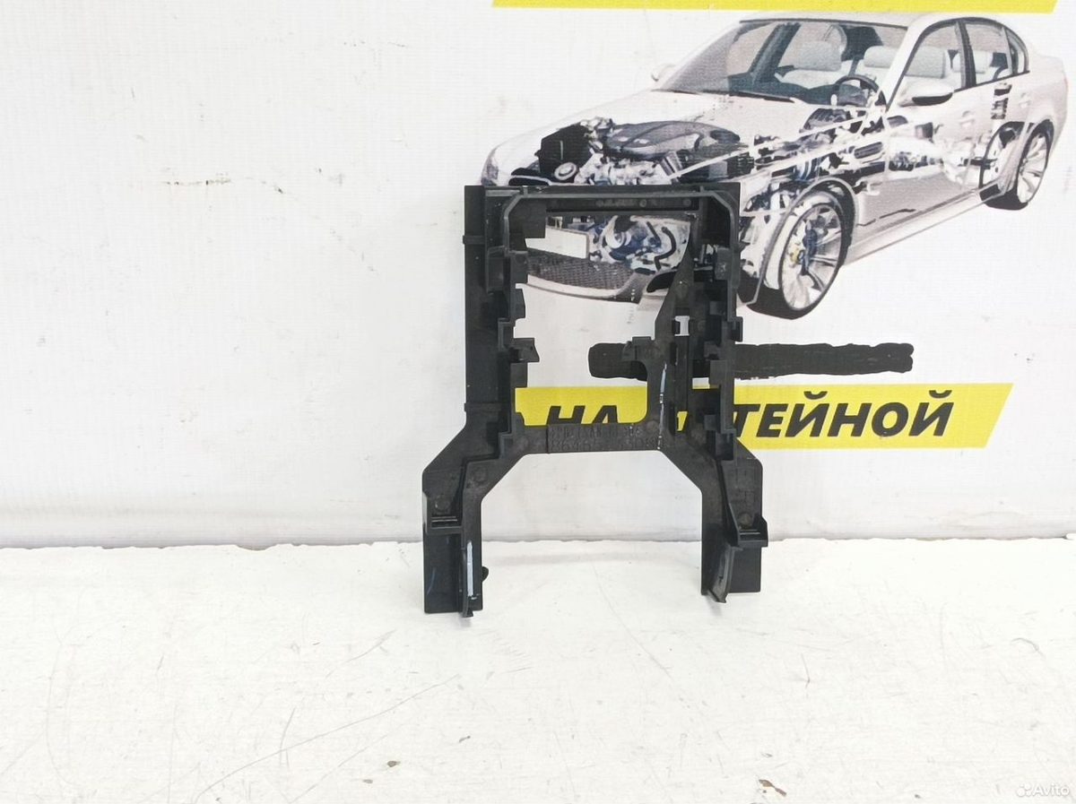 Кронштейн передней камеры Toyota Camry XV70