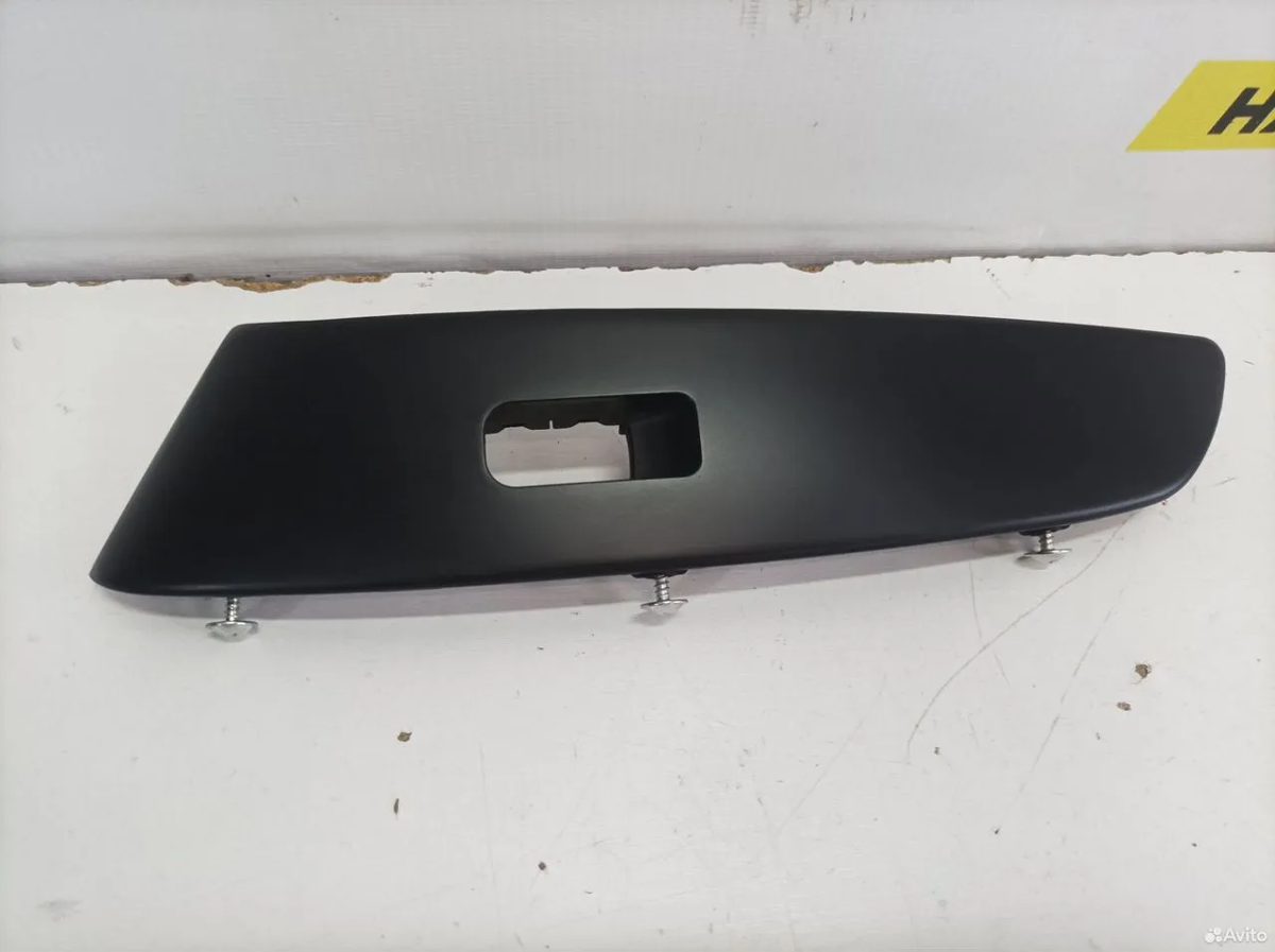 Накладка двери передней правой Hyundai IX35