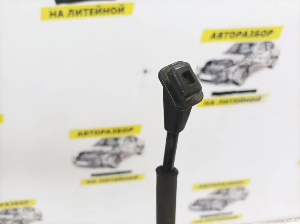 Упор капота Hyundai IX35 — фото 2