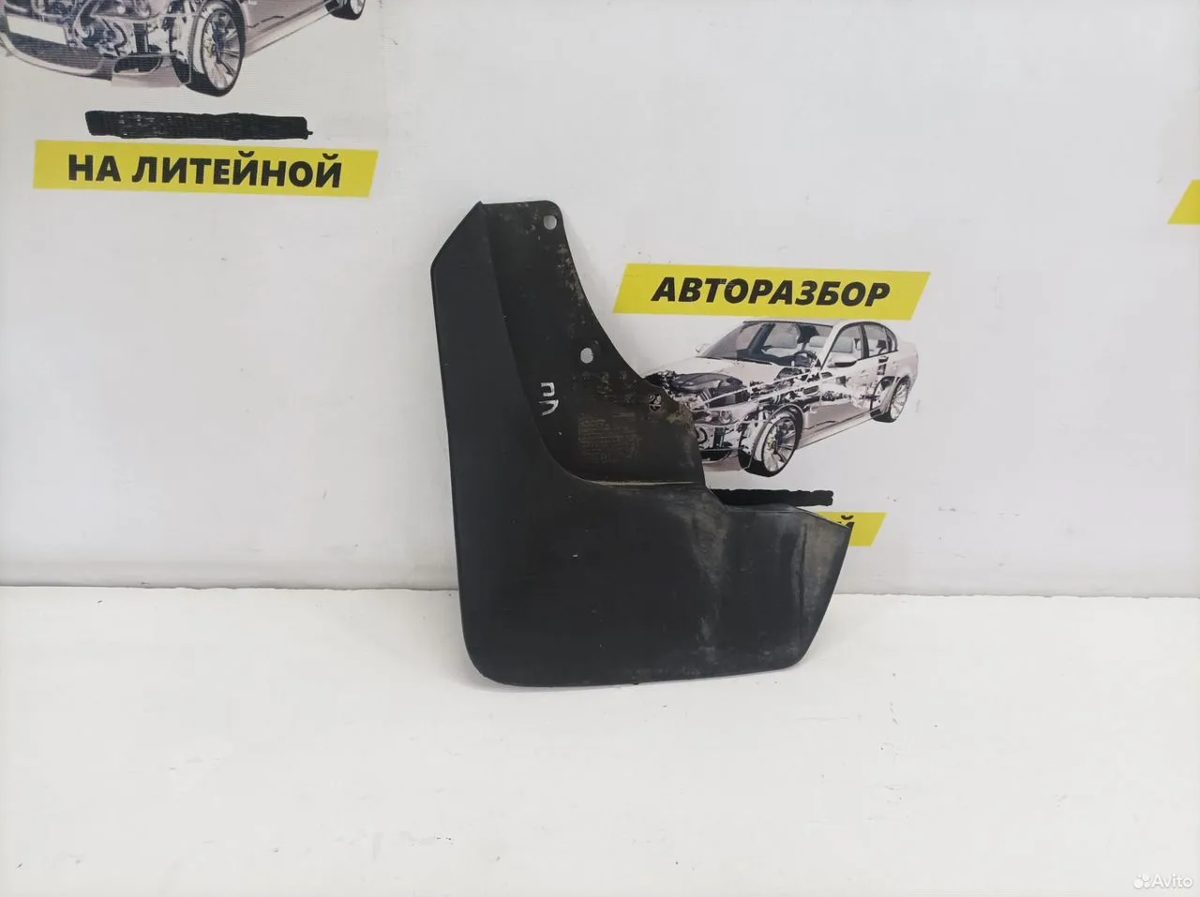 Брызговик передний левый Renault Duster 1