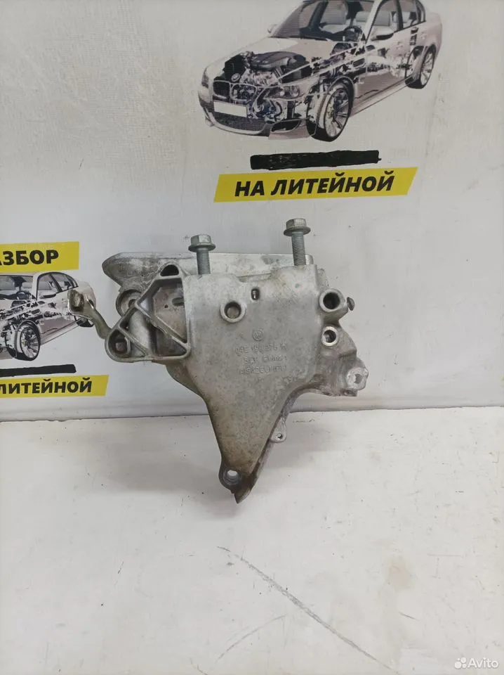 Кронштейн крышка грм 1.4 CZE VAG