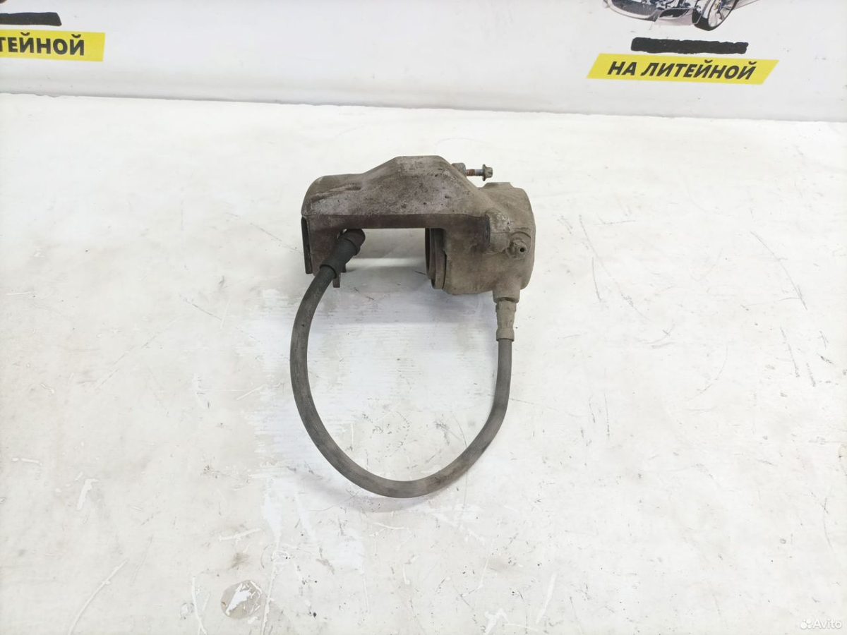 Суппорт передний правый Mercedes Benz W204