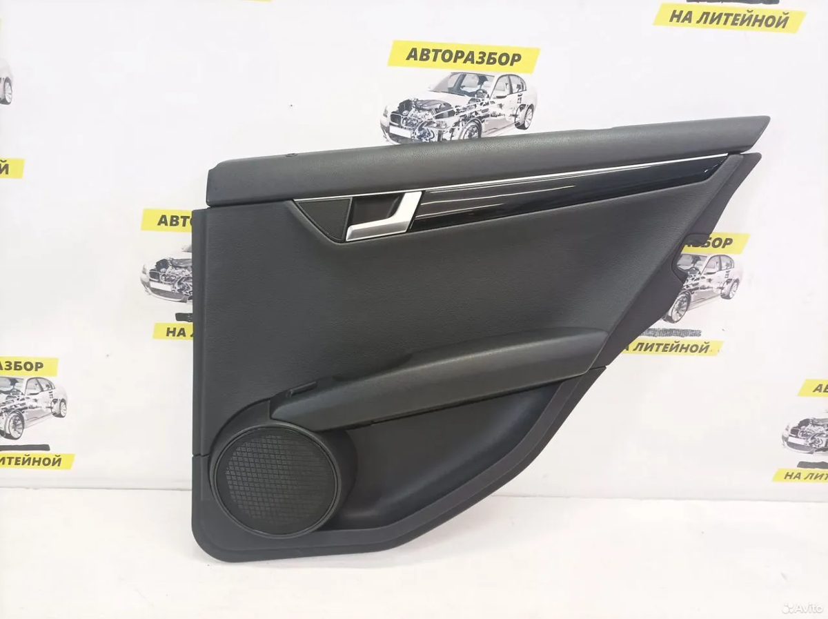 Обшивка двери задняя правая Mercedes Benz W204