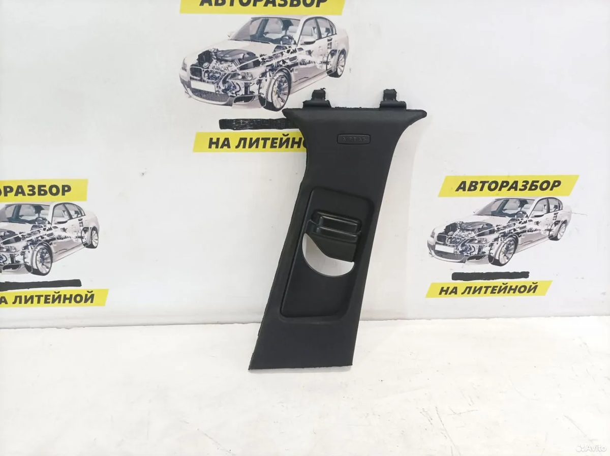 Обшивка стойки средняя правая Mercedes Benz W204