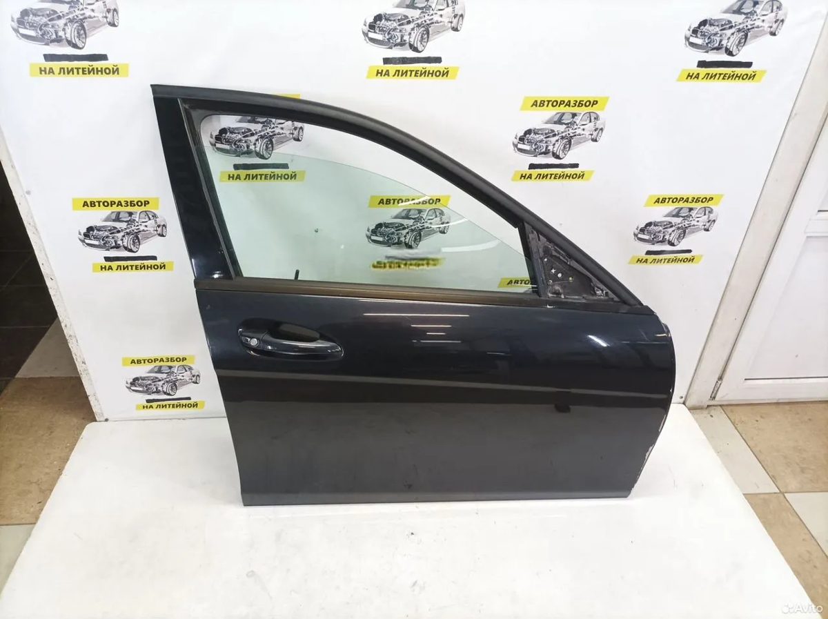 Дверь передняя правая Mercedes Benz W204
