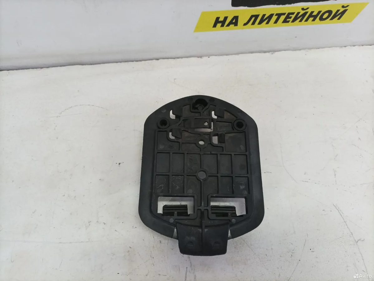 Крепление аварийного знака Mercedes Benz W204