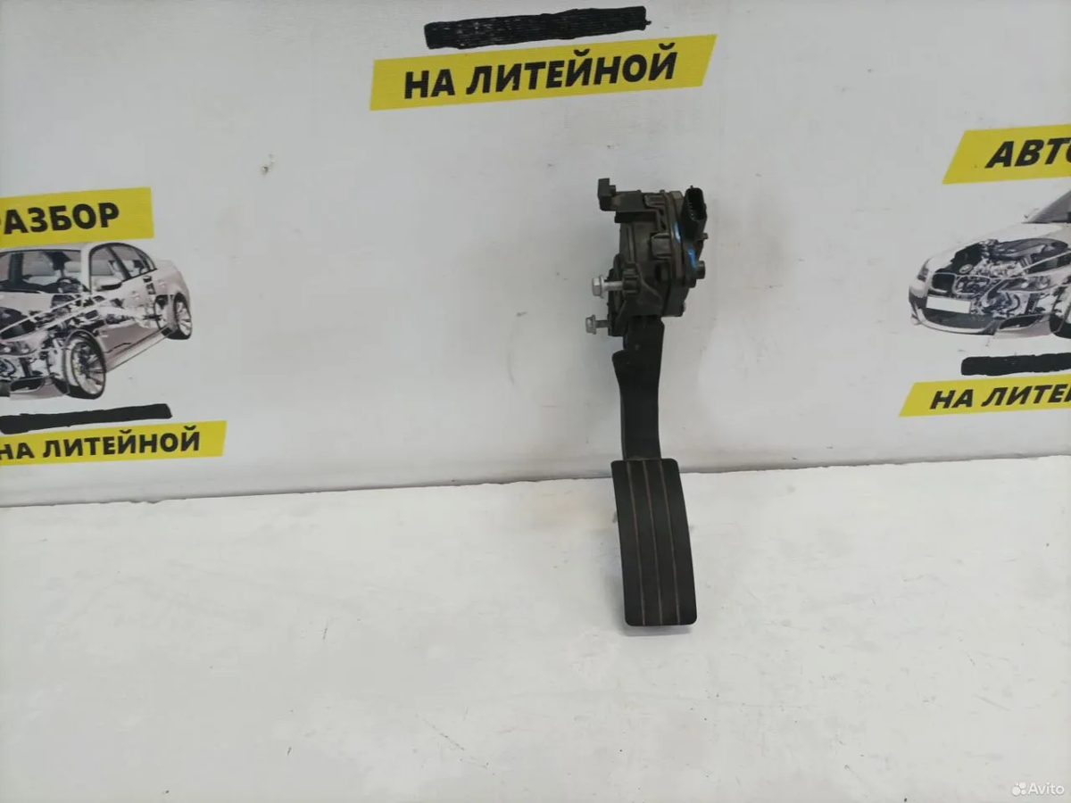 Педаль газа Renault Logan 2