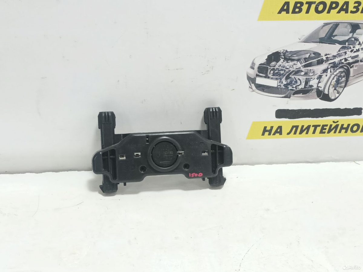 Направляющая подголовника Skoda Karoq