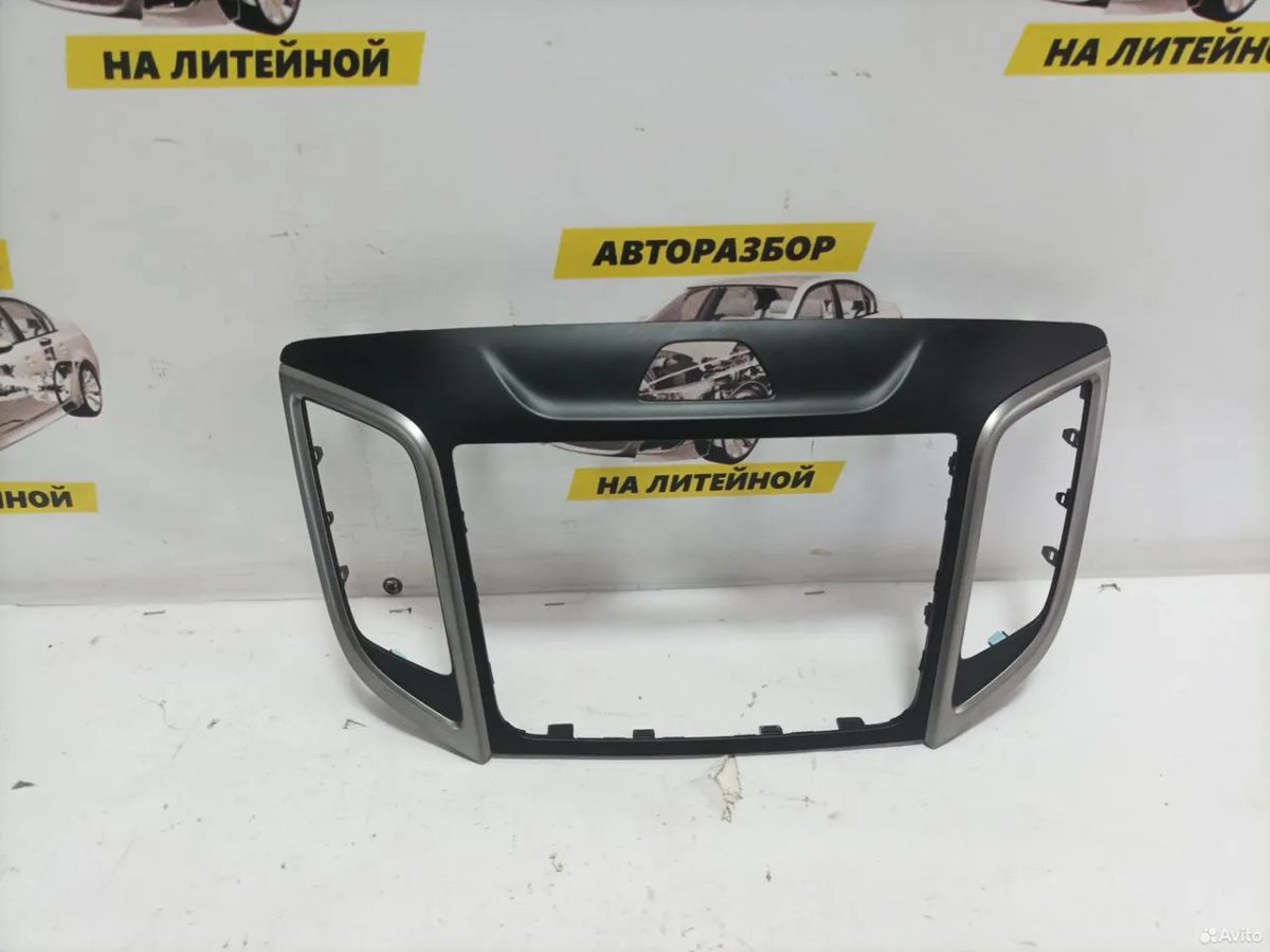 Рамка магнитолы Hyundai Creta 1