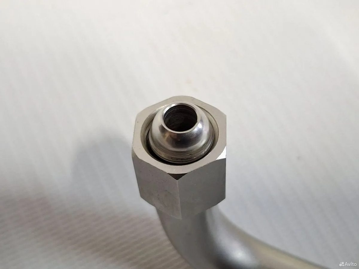 Трубка топливная 2.0 czpa Volkswagen 06L127501E — фото 4