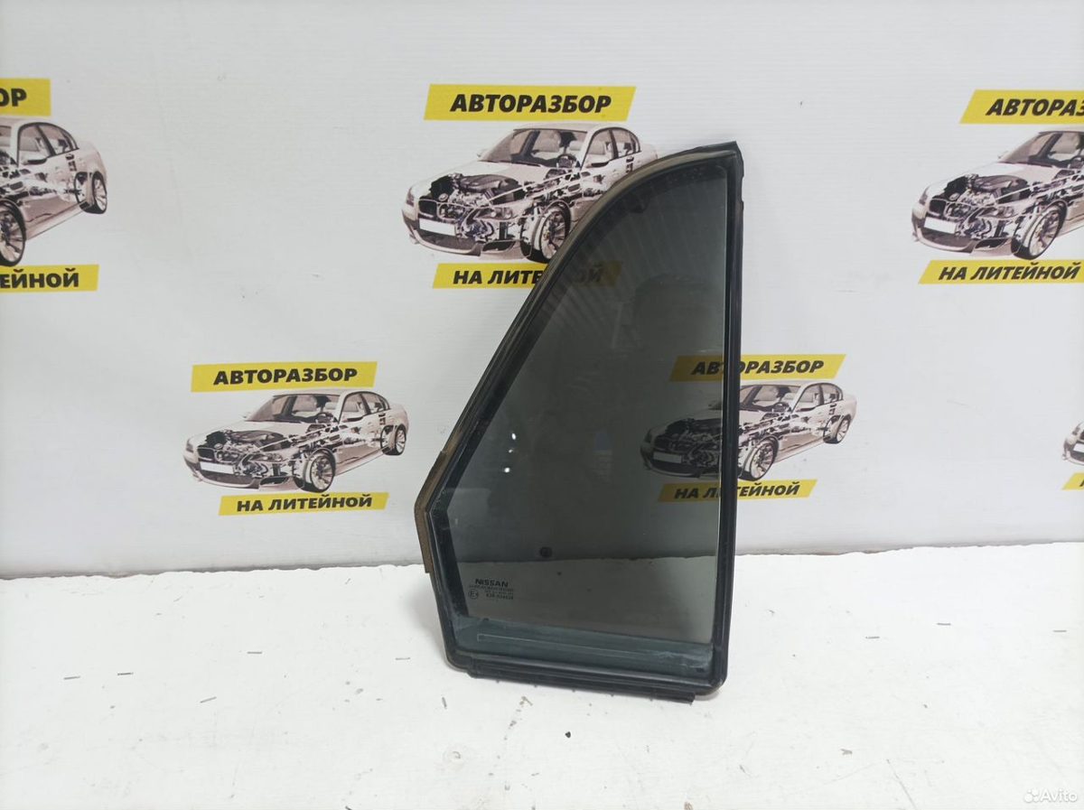 Форточка задняя правая Nissan Tiida C11 седан