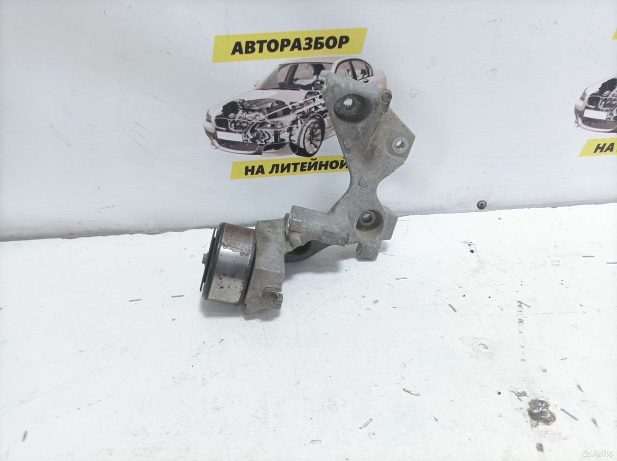 Кронштейн генератора HR16DE Nissan Tiida C11