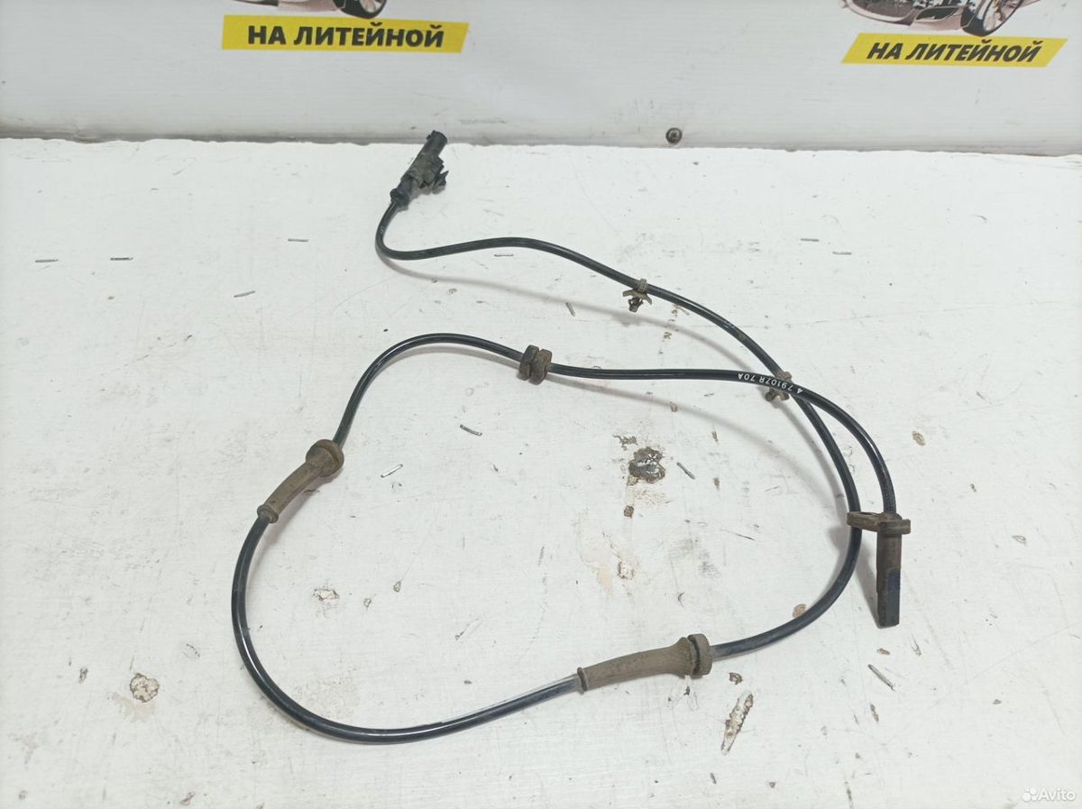 Датчик ABS передний Nissan Tiida C11