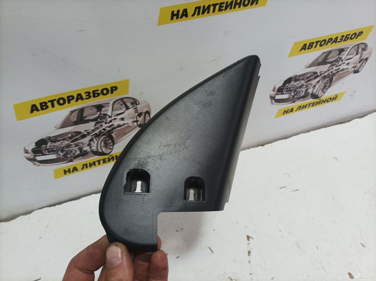 Накладка зеркала правая Skoda Superb 2