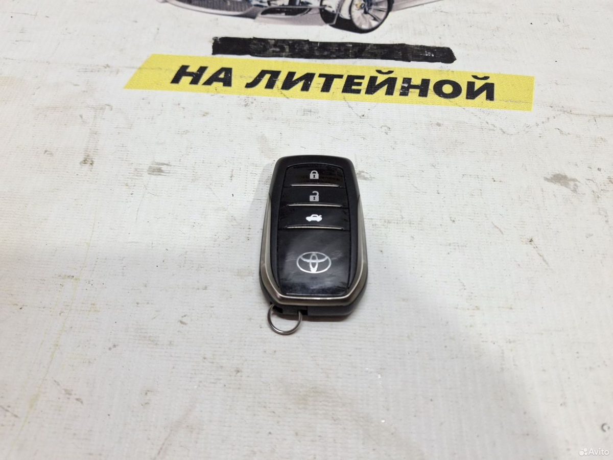 Смарт ключ Toyota Camry XV55 — фото 4