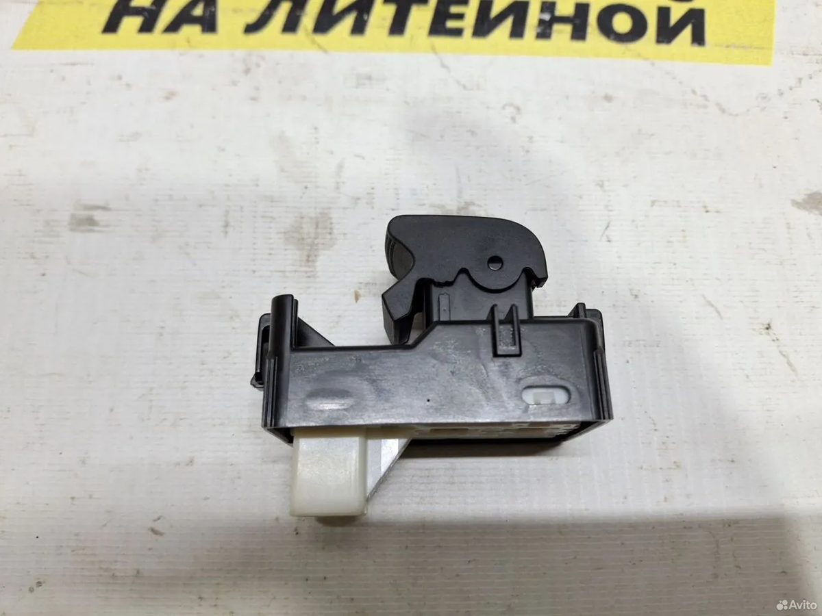 Кнопка стеклоподъёмника Toyota Camry XV50 — фото 2