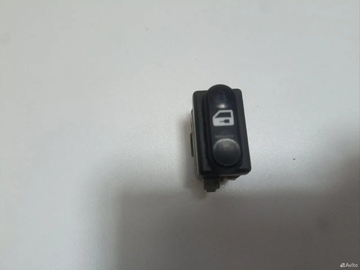 Кнопка центрального замка Nissan Primera P12