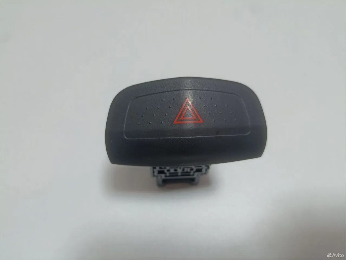 Кнопка аварийной сигнализации Nissan Primera P12