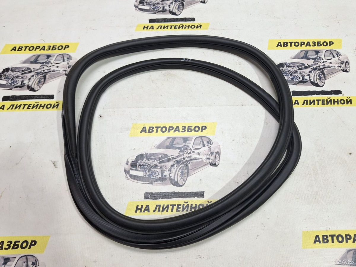 Уплотнитель двери задний правый Volkswagen Polo 5