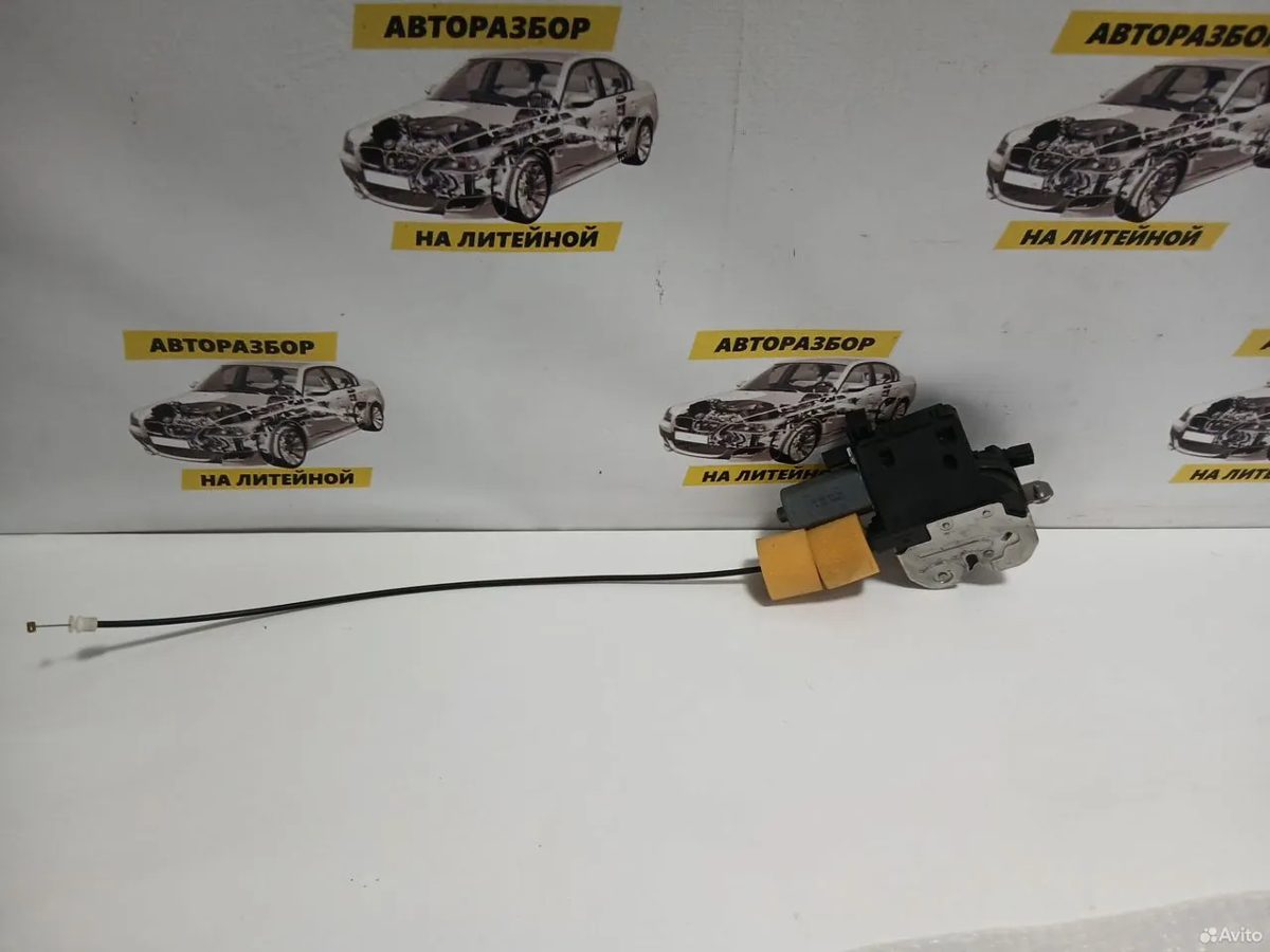 Замок крышки багажника Mercedes-Benz W221