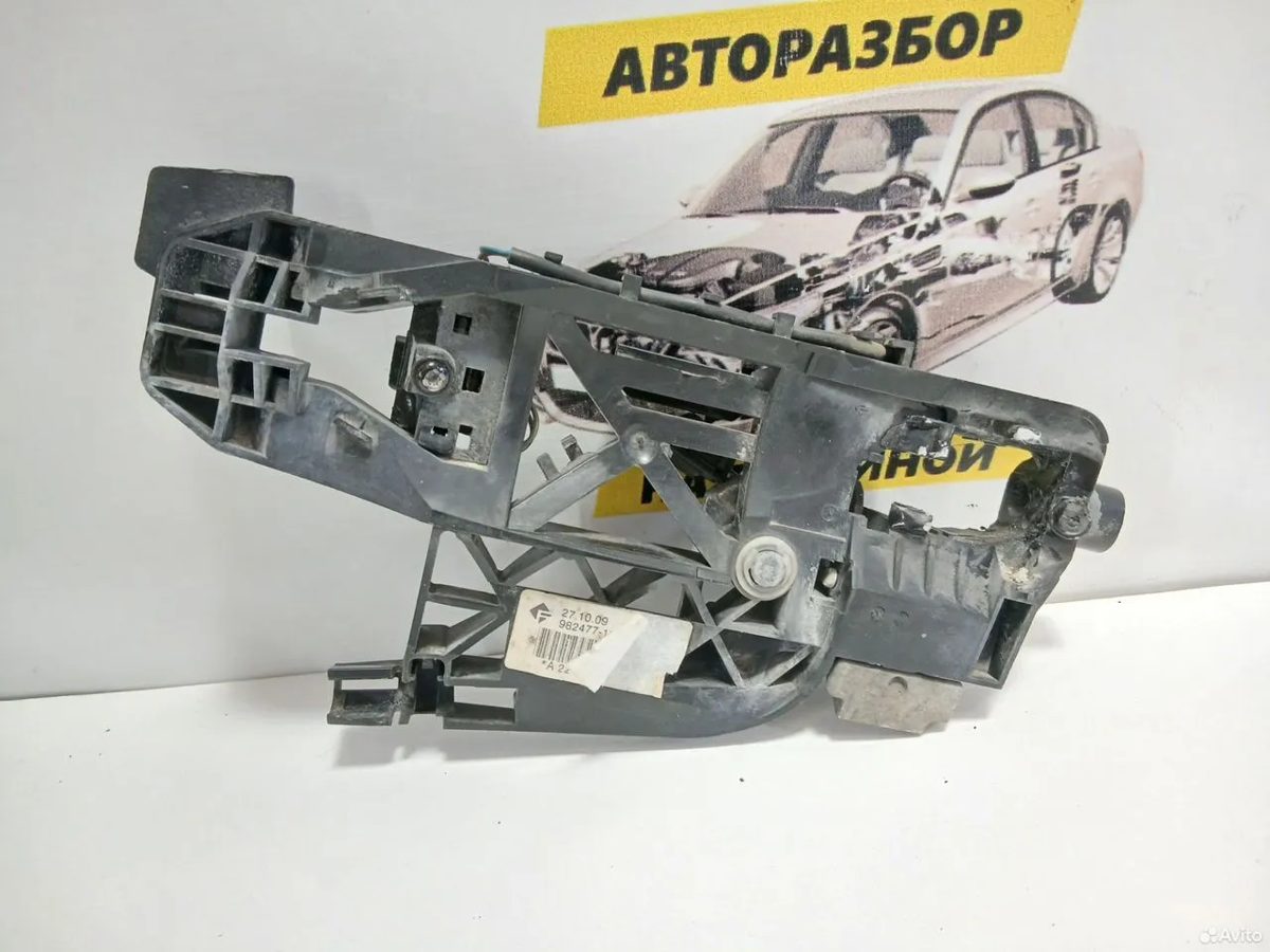 Кронштейн ручки задний левый Mercedes-Benz W221