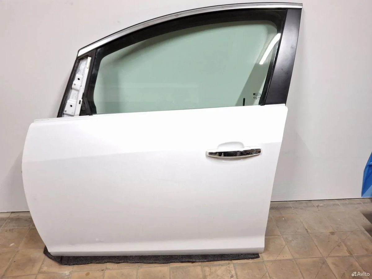 Дверь передняя левая Opel Astra J
