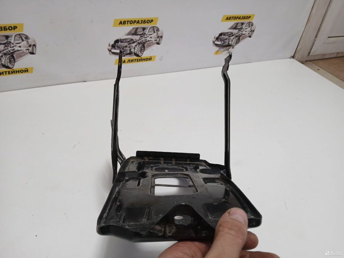 Кронштейн аккумулятора Mercedes-Benz W221 — фото 3