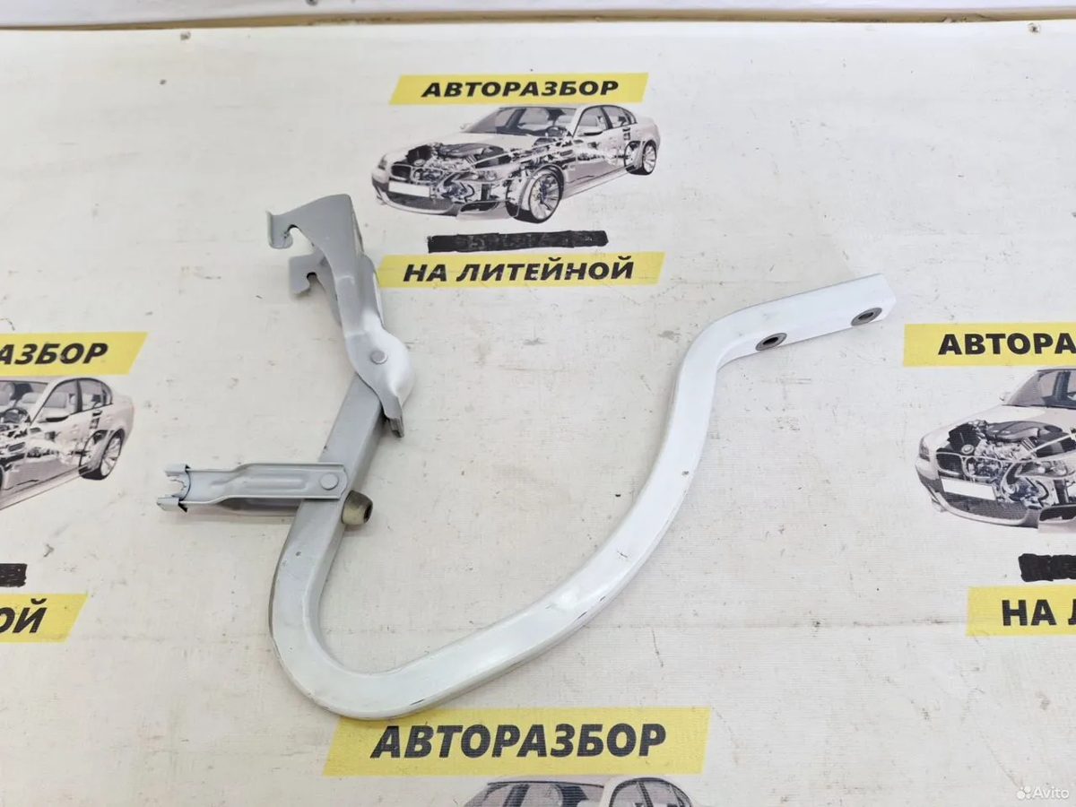 Петля крышки багажника правая Kia Rio 4