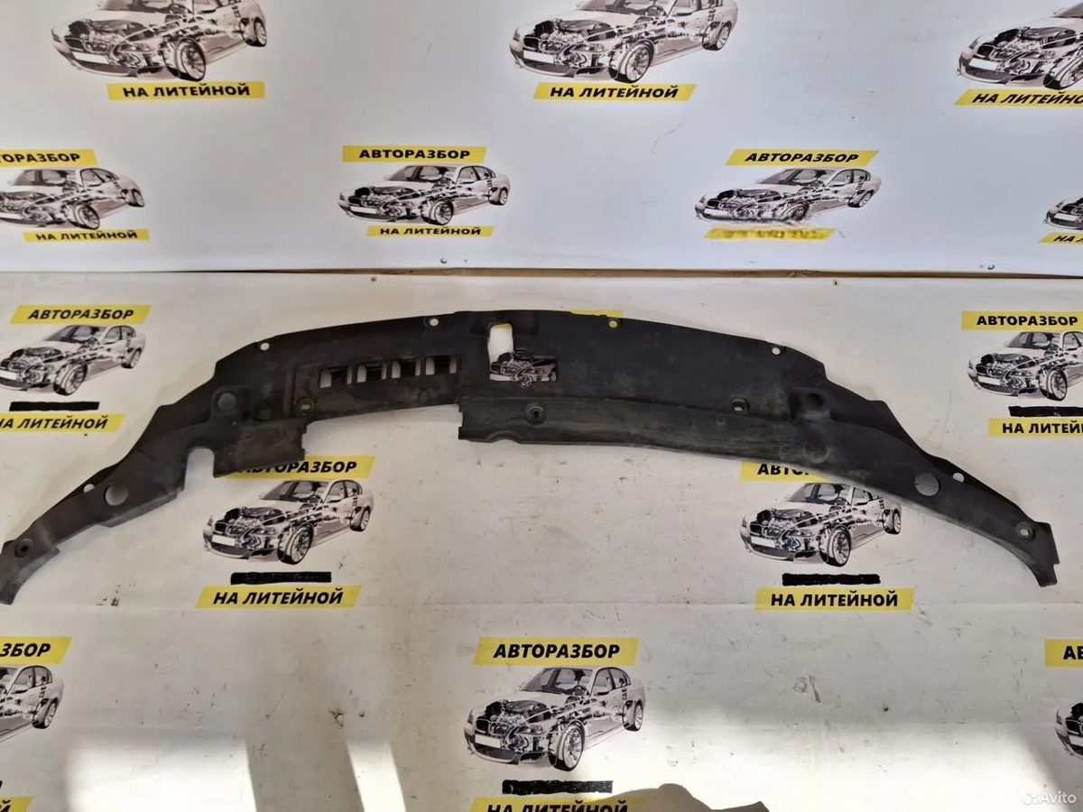 Накладка замка капота Toyota Camry XV50