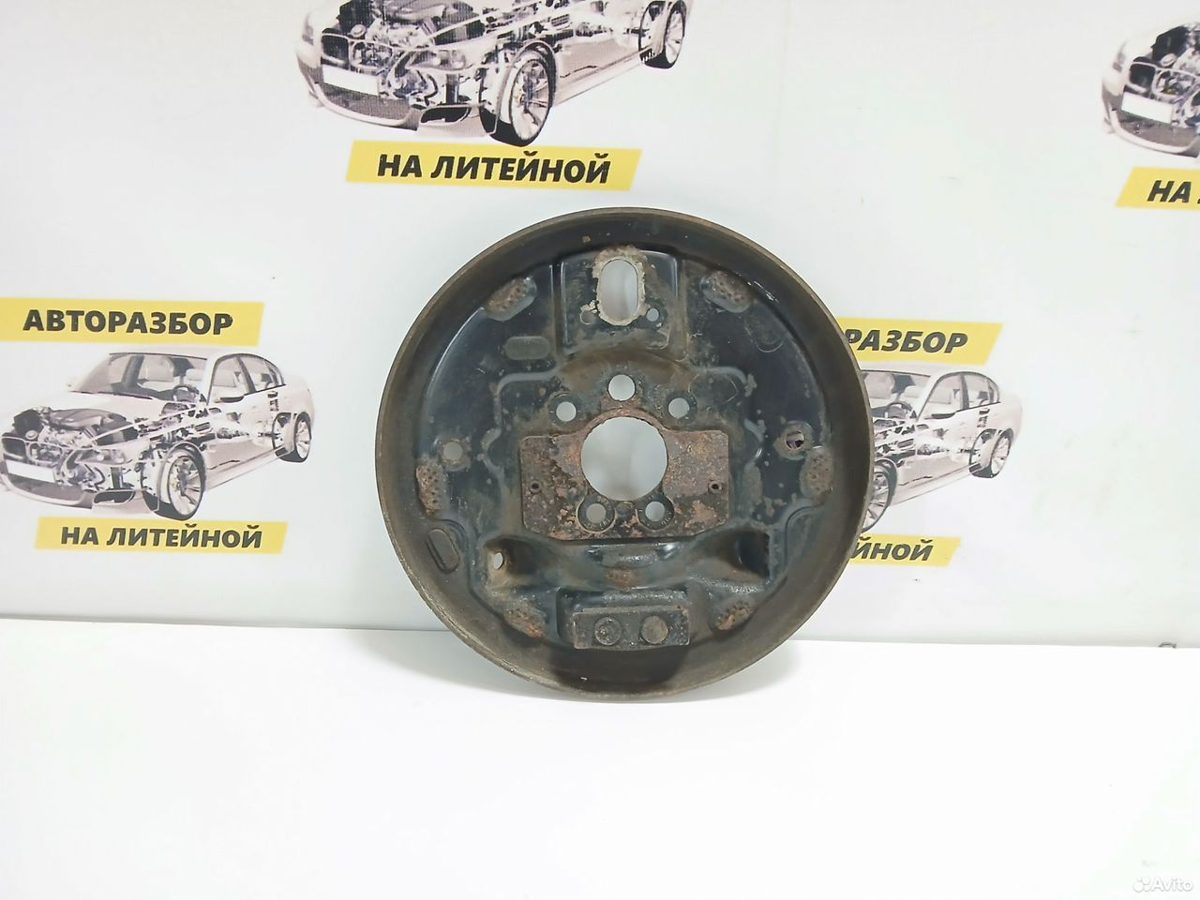 Тормозной щит левый Volkswagen Polo 5