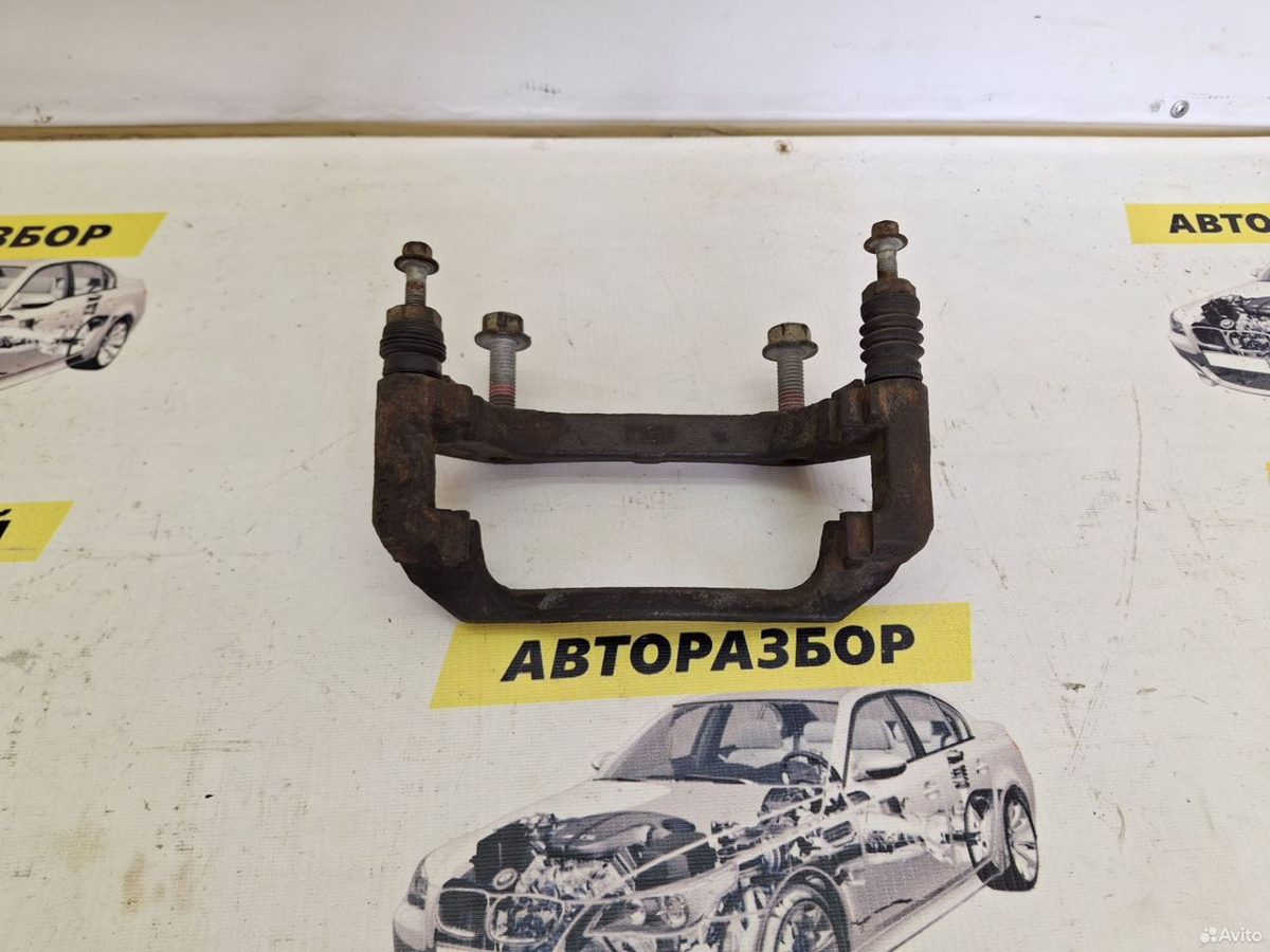 Скоба переднего суппорта Chevrolet Cruze J300