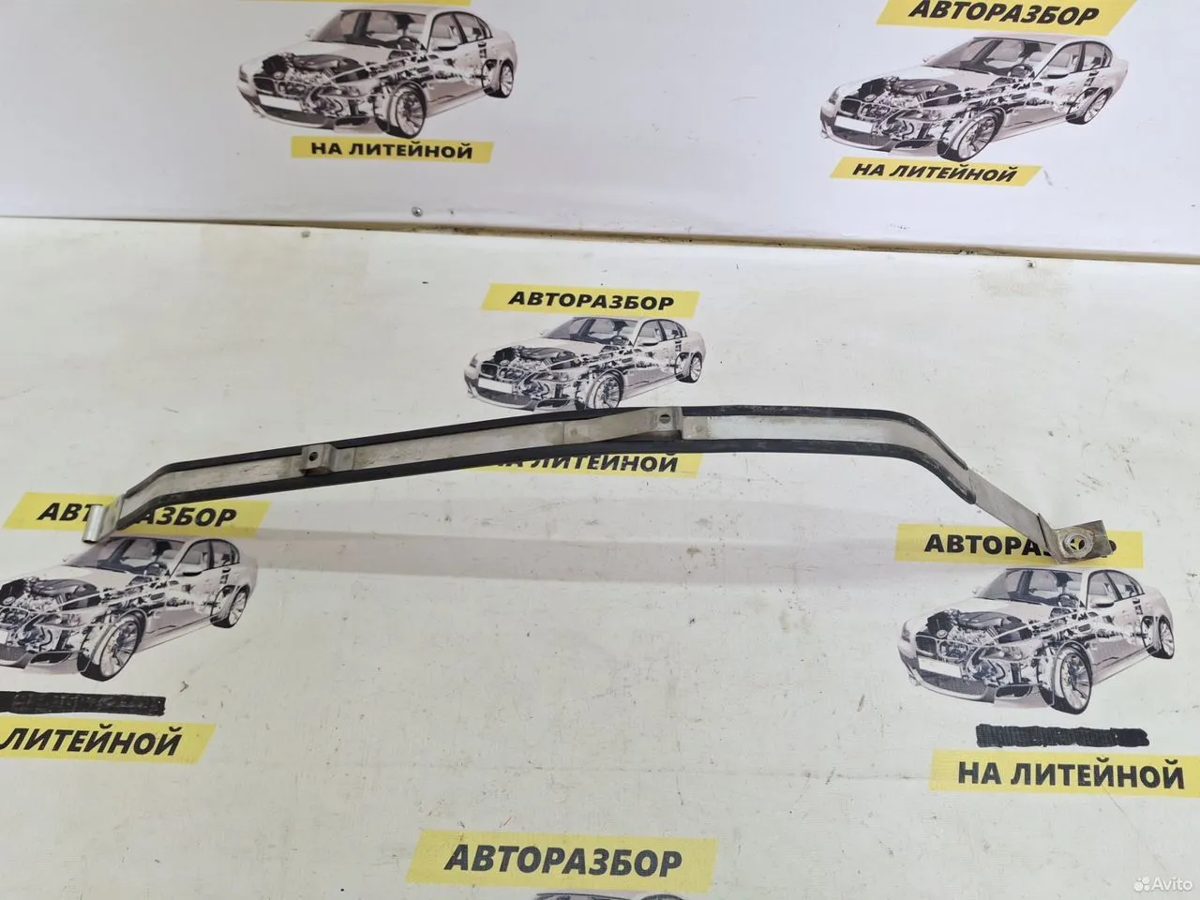 Крепление топливного бака левое Toyota Camry XV50